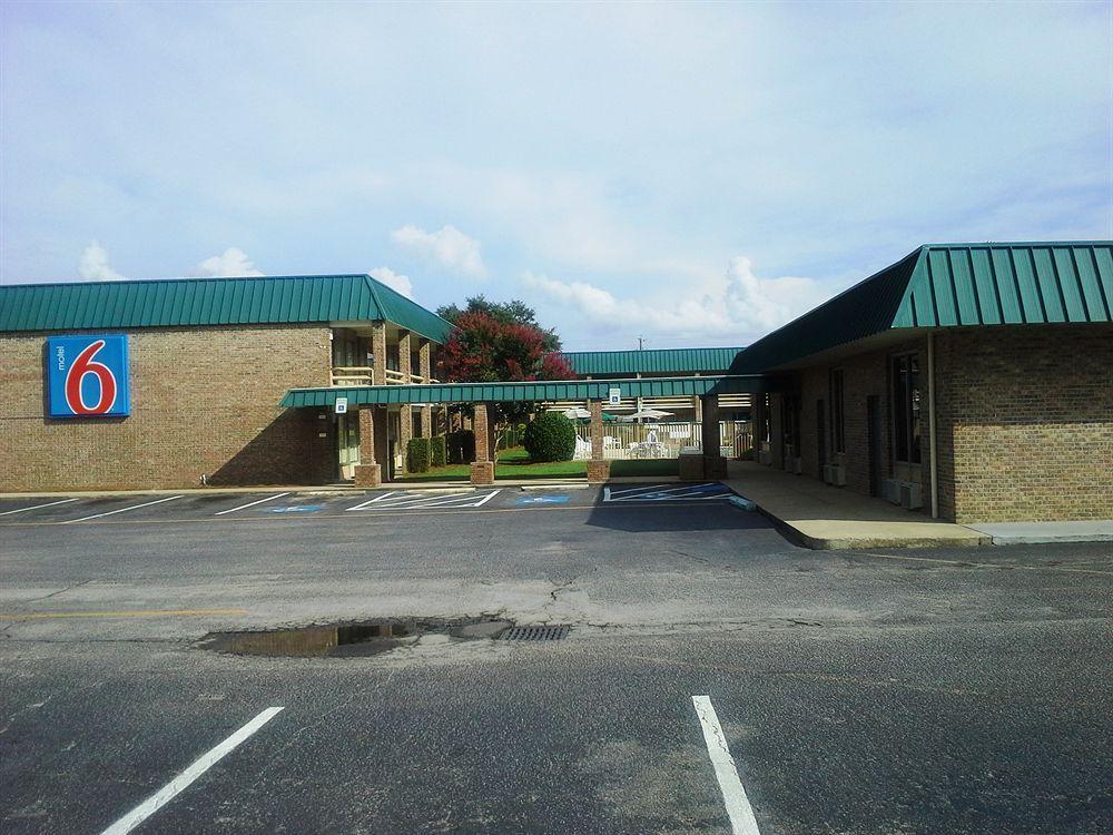 Motel 6 Columbia - University Of South Carolina Exterior photo